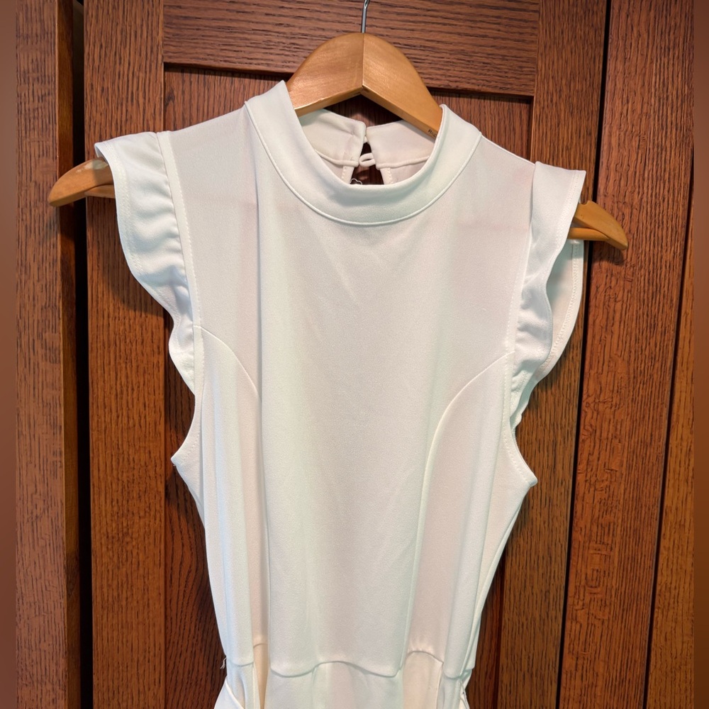 Moa Moa Jumpsuit White Sleeveless Ruffle Cap shoulder with pockets. Size L